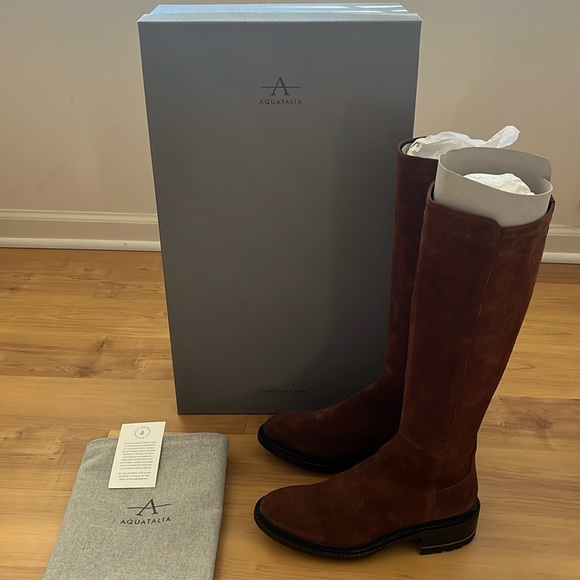 Aquatalia Oliviana stretch suede boot. Size 7. New!